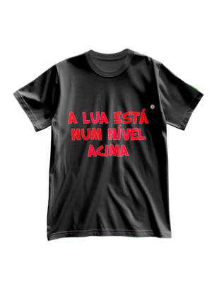 T-Shirt Homem A Lua está num nível acima