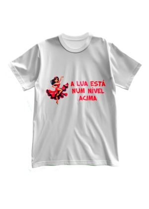 T-Shirt Mulher A Lua está num nível acima